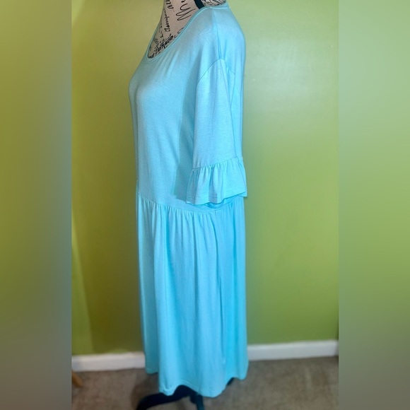 Elegant Blue Dress - Picture 2 of 5